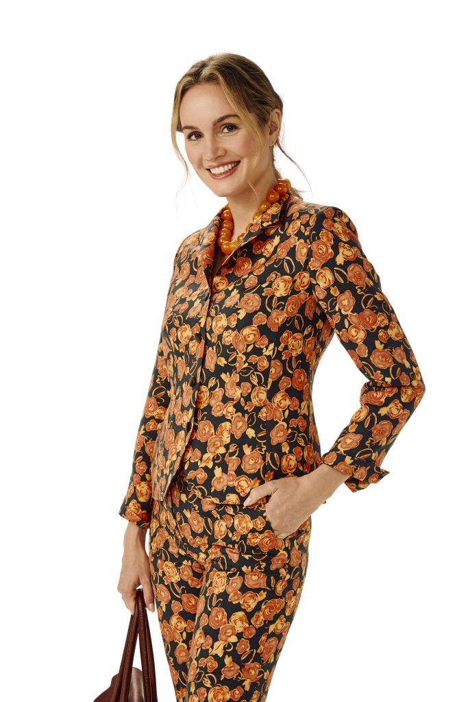 „Luxus in Gold & Bronze – der Mantel, der alles überstrahlt“