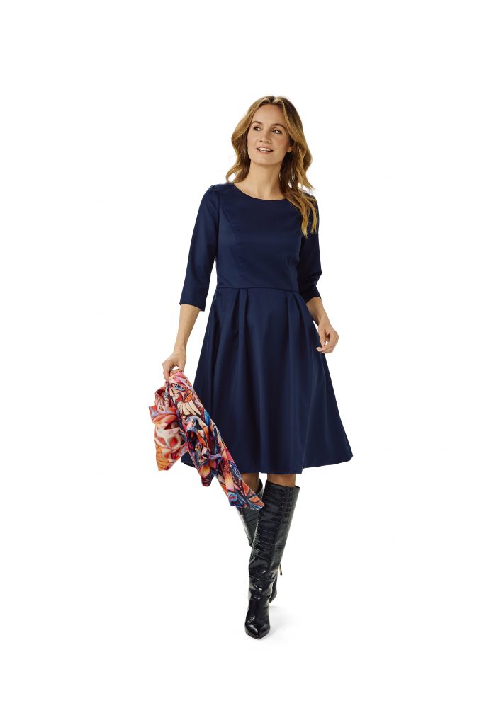 „Blau in Bestform – feminine Kleider & lässig-elegante Mäntel"